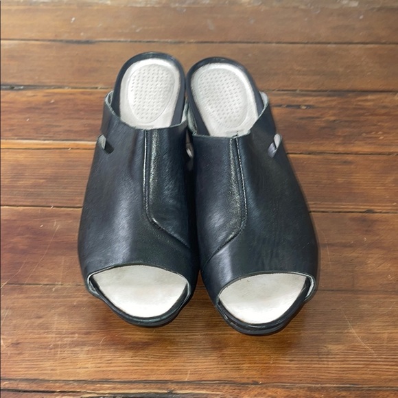 Tsubo Black Leather Mules - Picture 1 of 5